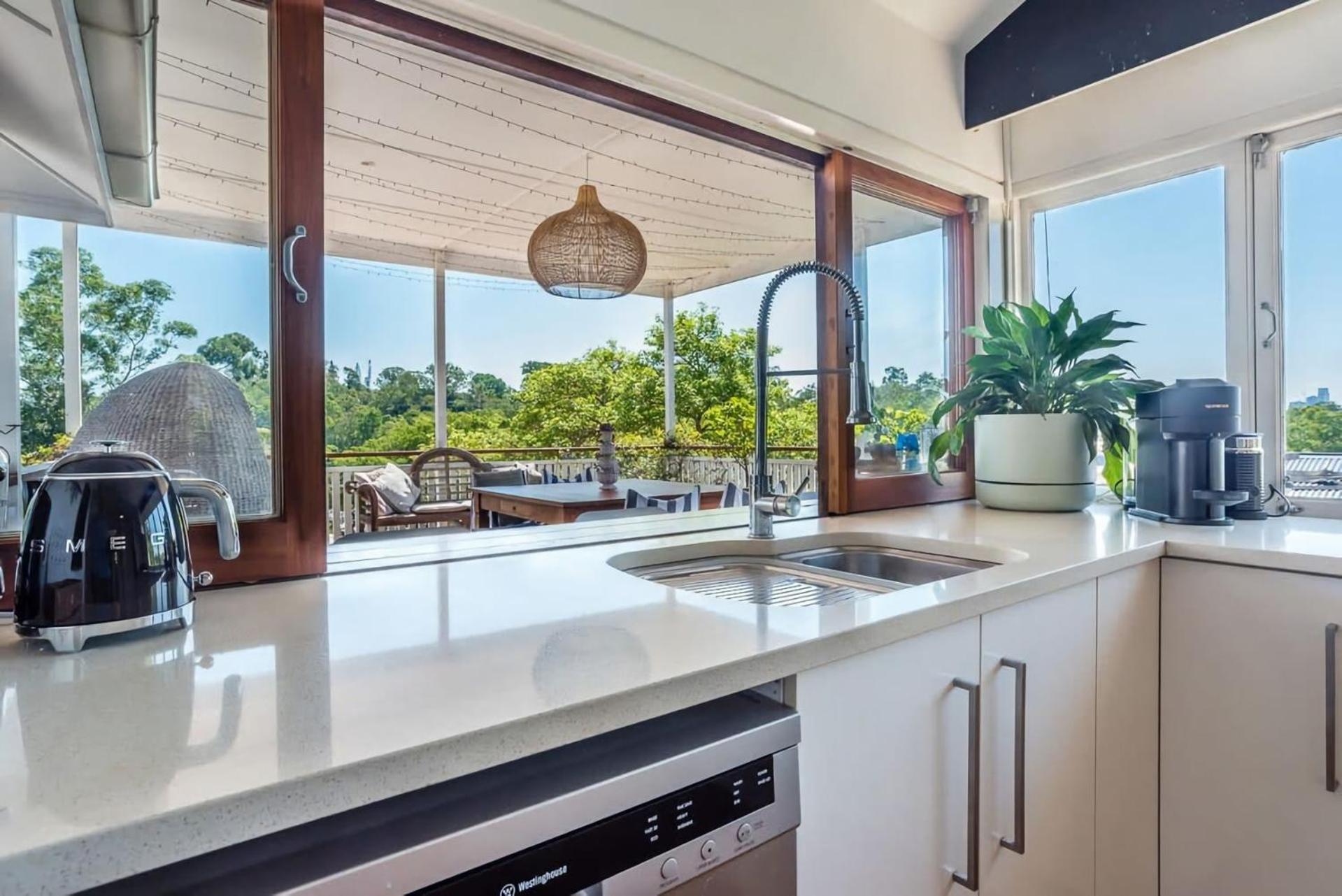 The Backyard Oasis Bardon Pool, Games Holiday home *