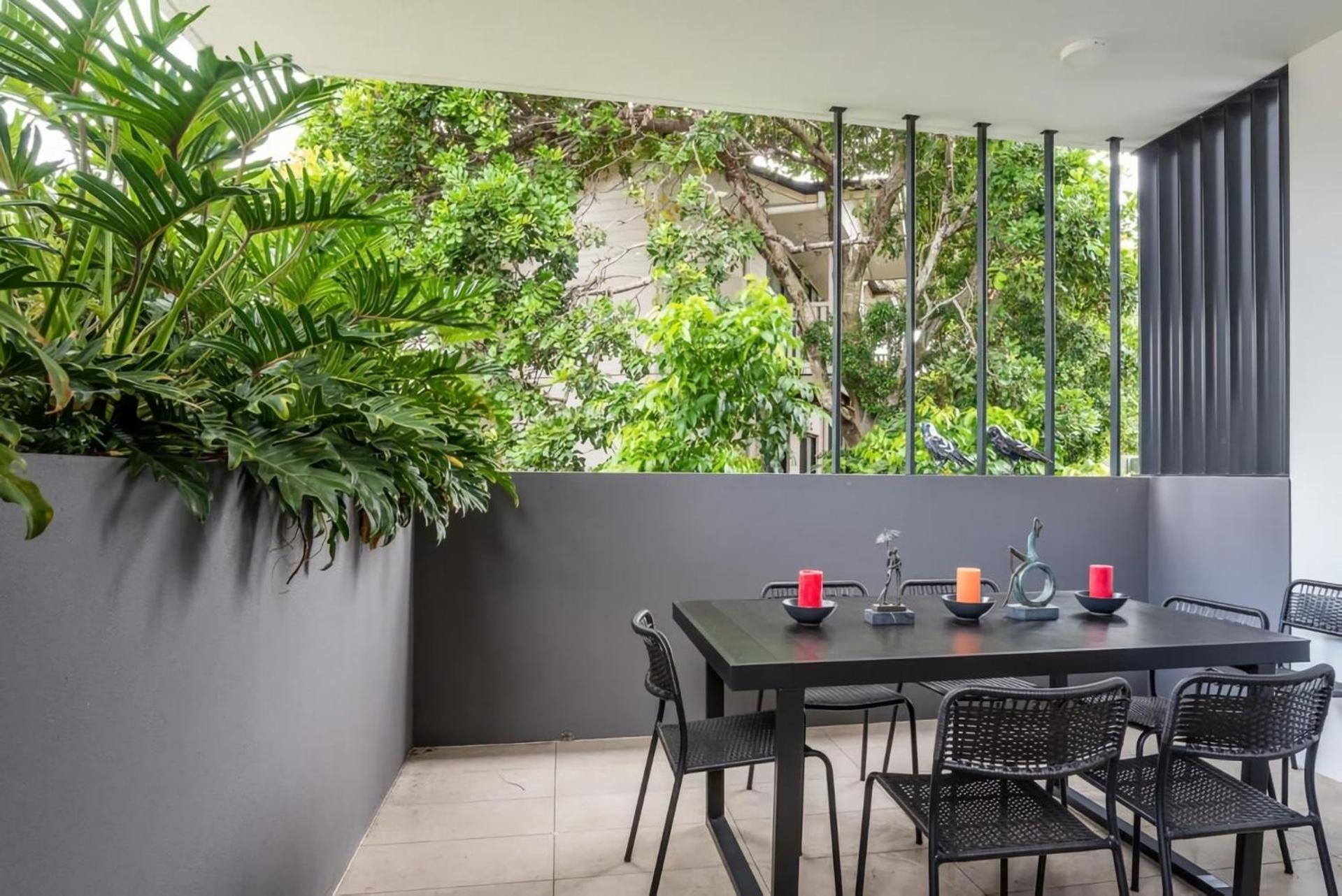Stylish Urban Escape Modern 3br With Ac Parking *