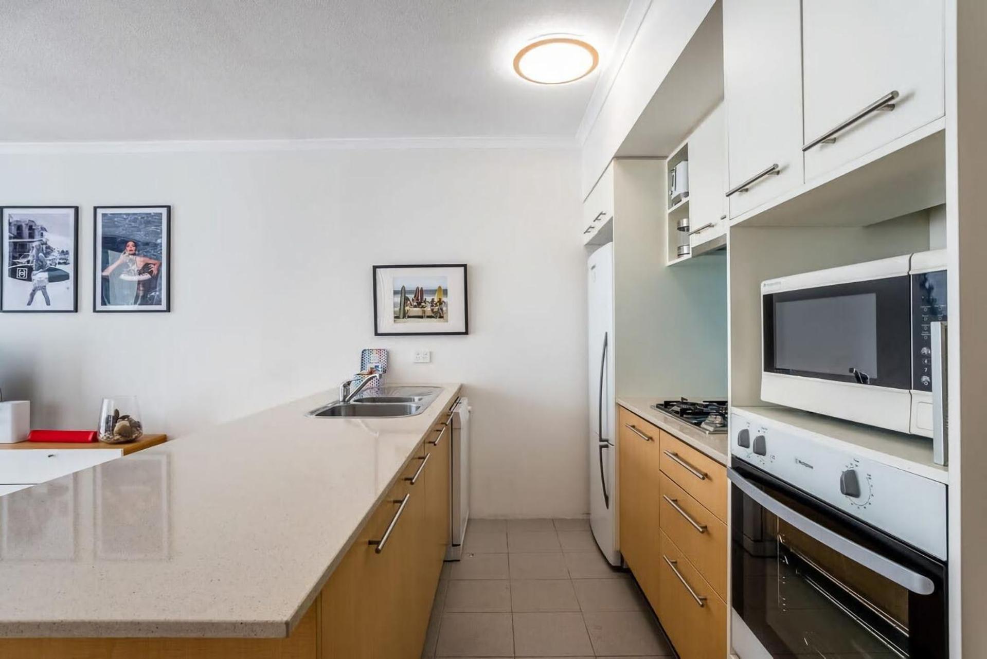 Apartment Stylish Getaway With Pool Gym Parking Brisbane