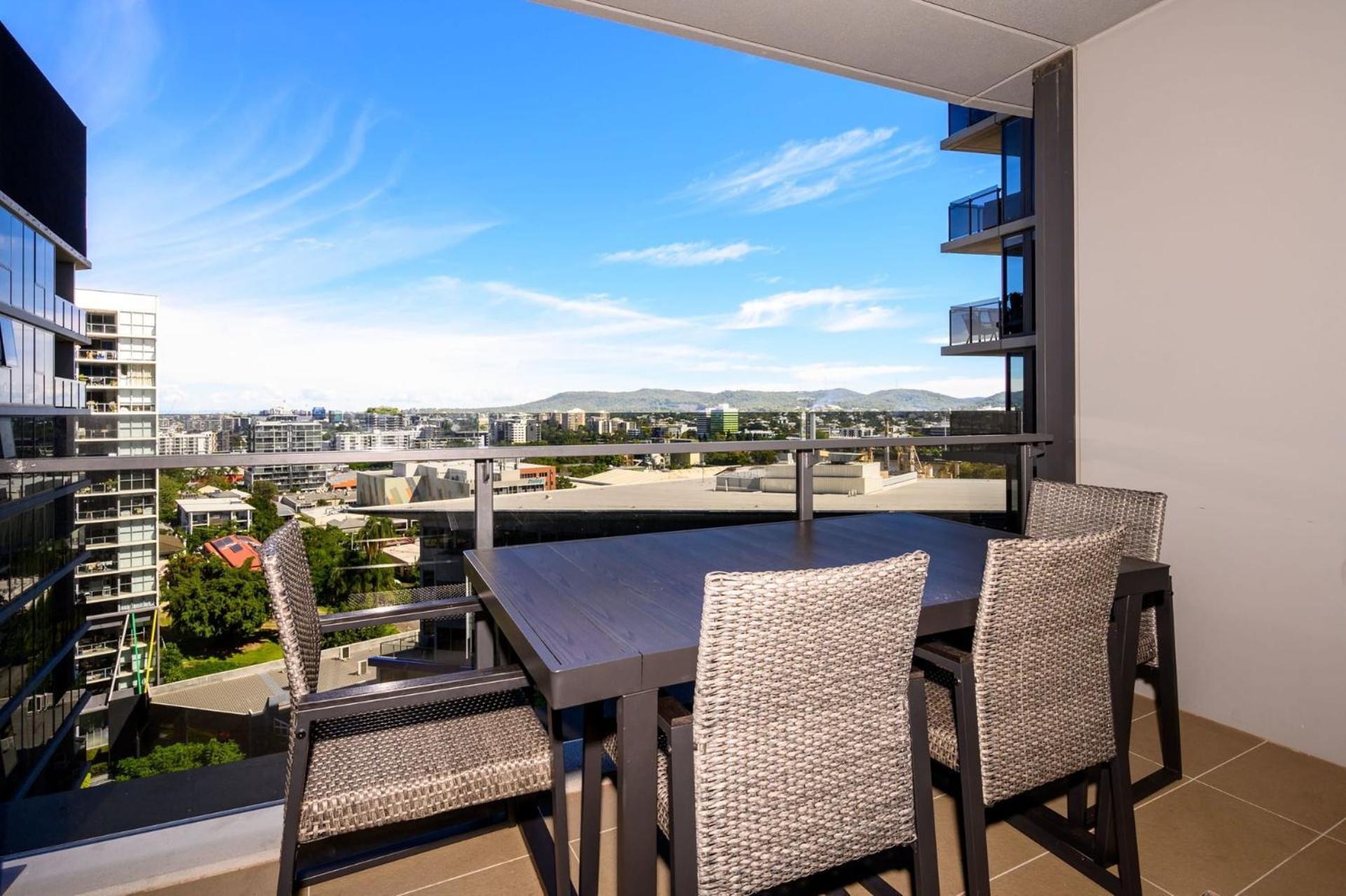 Stunning 2 Bedroom Retreat W Gym Sauna And Pool
