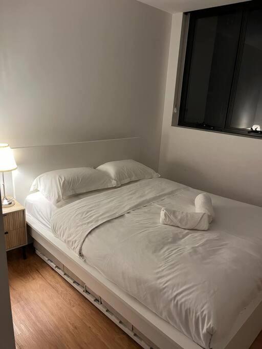 Spacious 2 Bed 2 Bathroom Unit In Heart Toowong Brisbane
