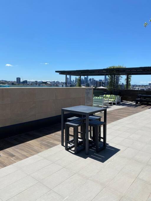 Spacious 2 Bed 2 Bathroom Unit In Heart Toowong Apartment