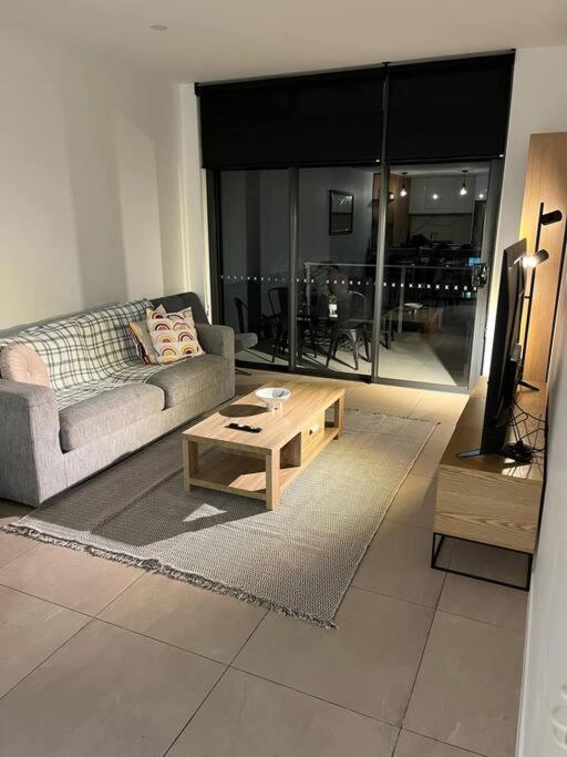 Spacious 2 Bed 2 Bathroom Unit In Heart Toowong Apartment *
