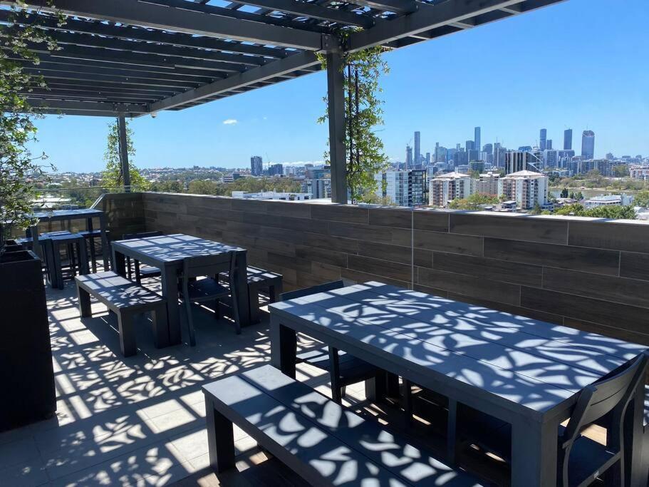 Spacious 2 Bed 2 Bathroom Unit In Heart Toowong Brisbane