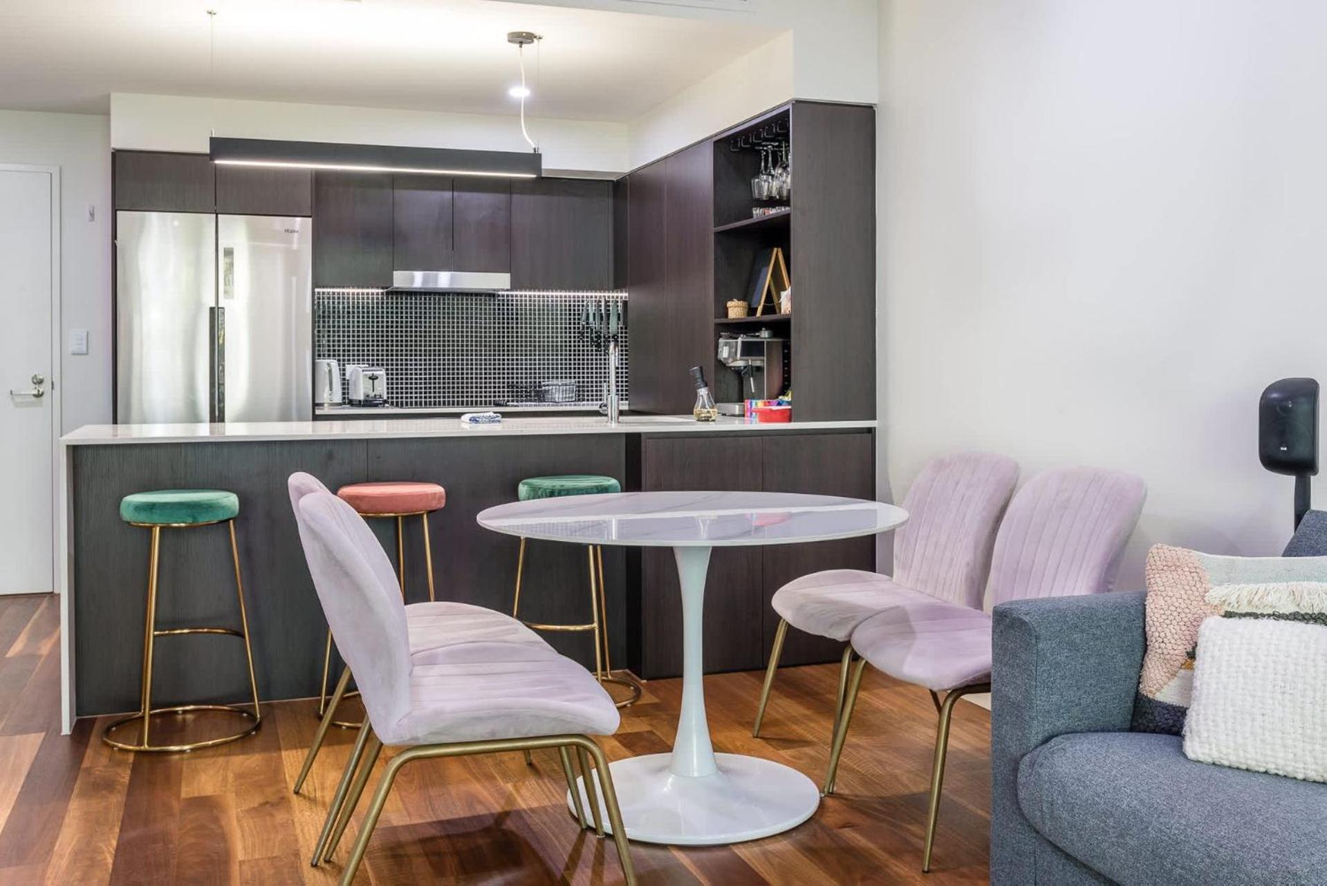 Stones Corner Vista *