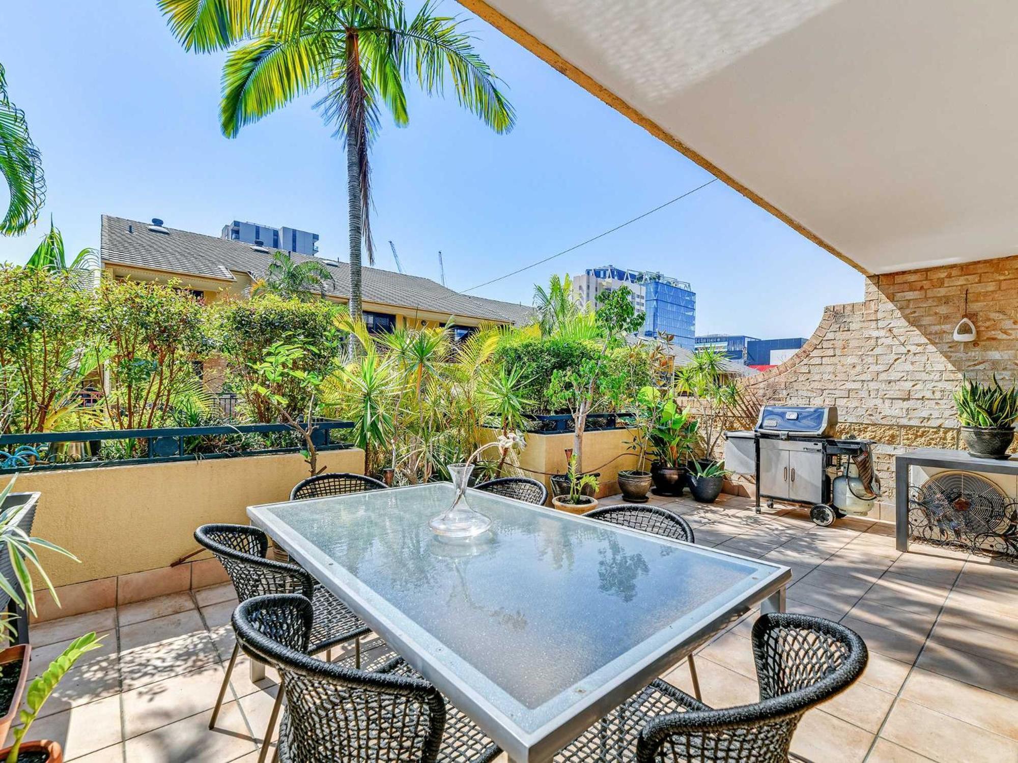 Tropical Apmnt Pool Optional Parking Brisbane