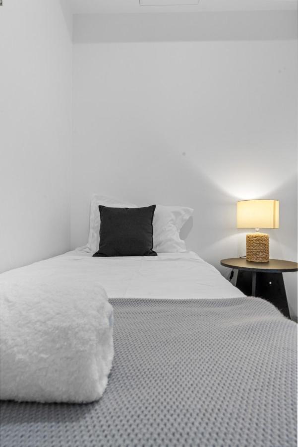 The Halo - New Lux South 2br With Parking & Pool Apartment
