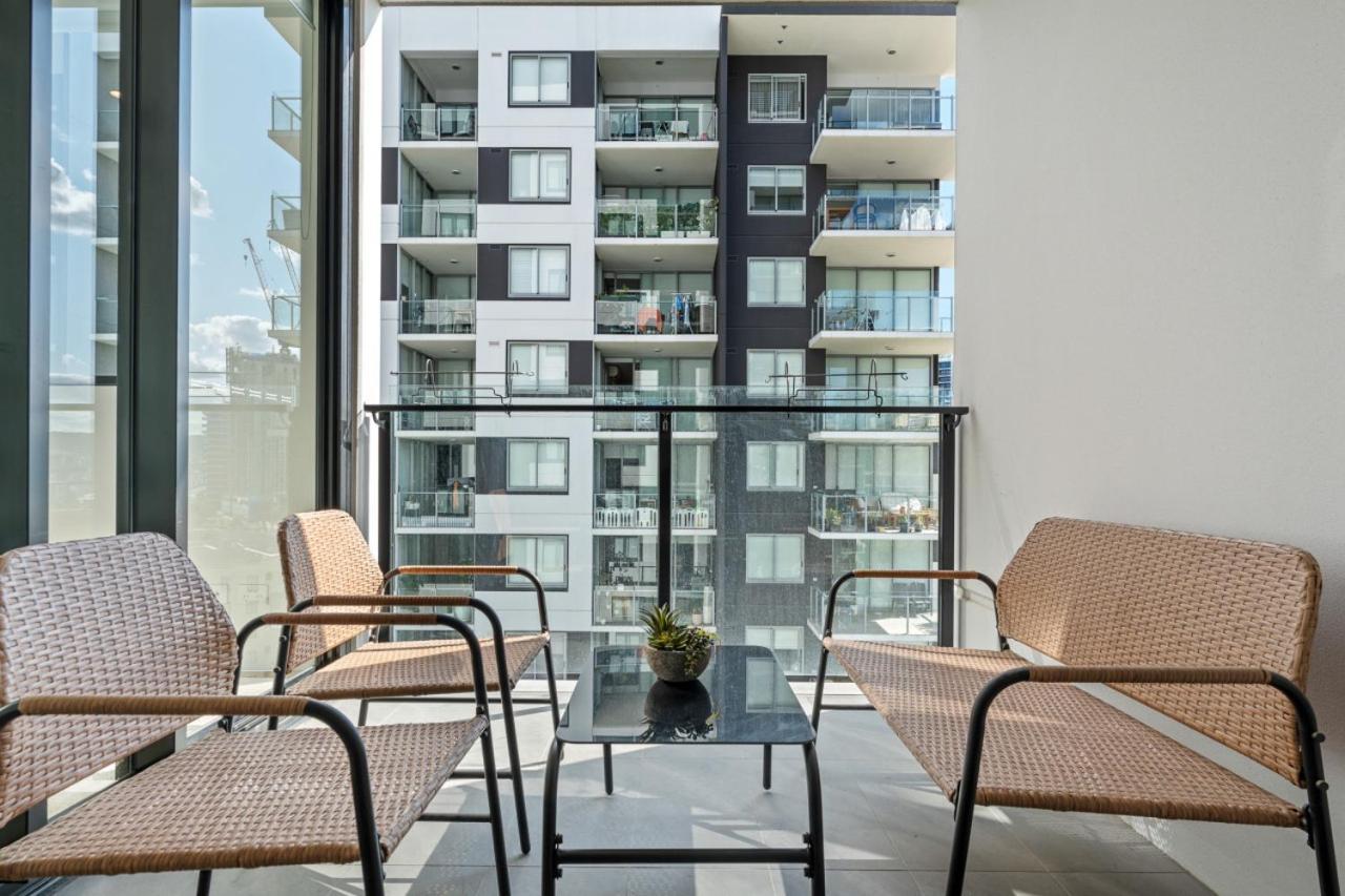 The Halo - New Lux South 2br With Parking & Pool Apartment *