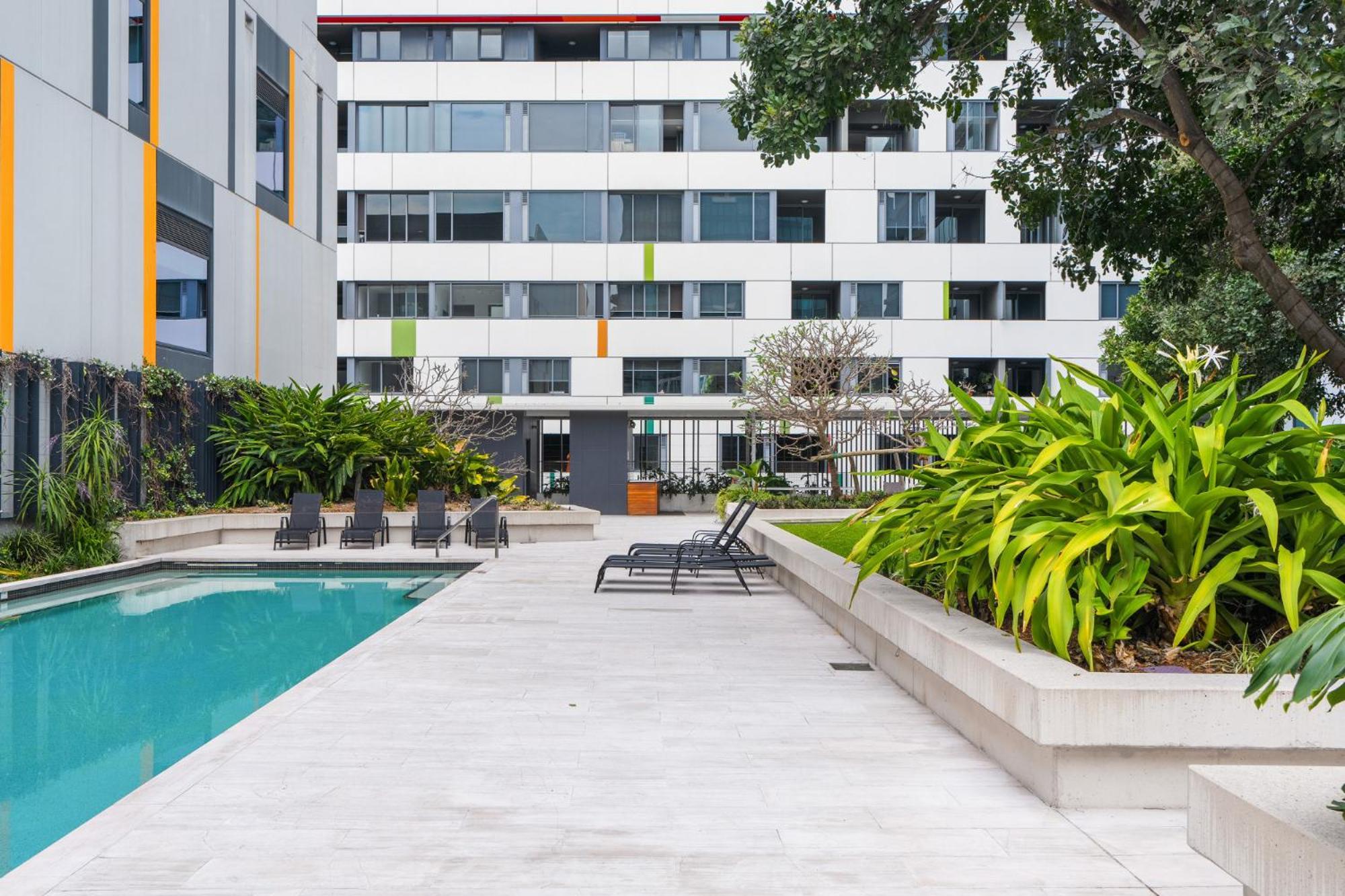Chic Inner-city Pad: Pool Views & Alfresco Dining