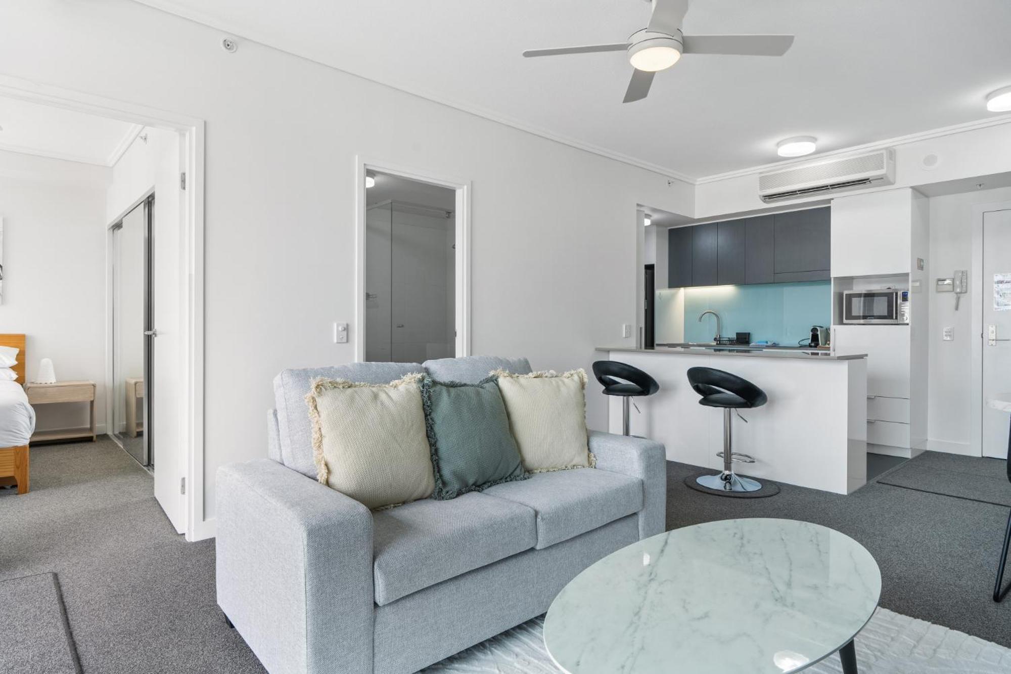Chic Inner-city Pad: Pool Views & Alfresco Dining * Brisbane