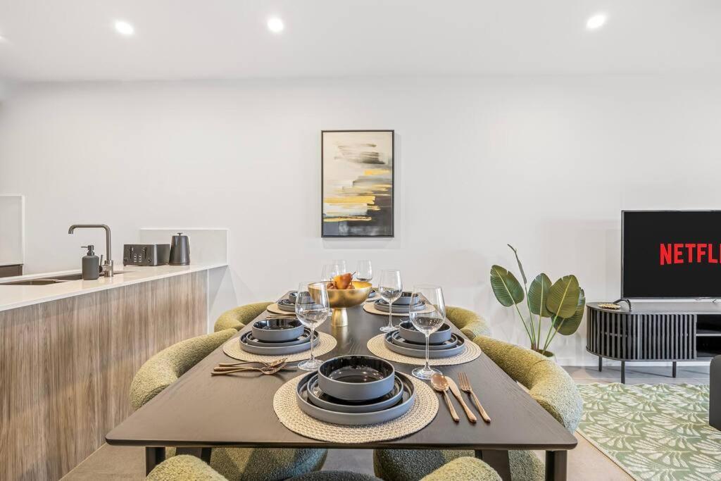 Apartment Family Retreat - Free Secure Car Park, Garden Westfield Shopping, Restaurants