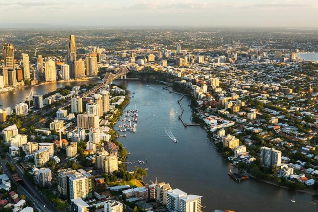West End Boutique - Private 2 Bedroom 2 Bathroom Near South & Bne City Apartment