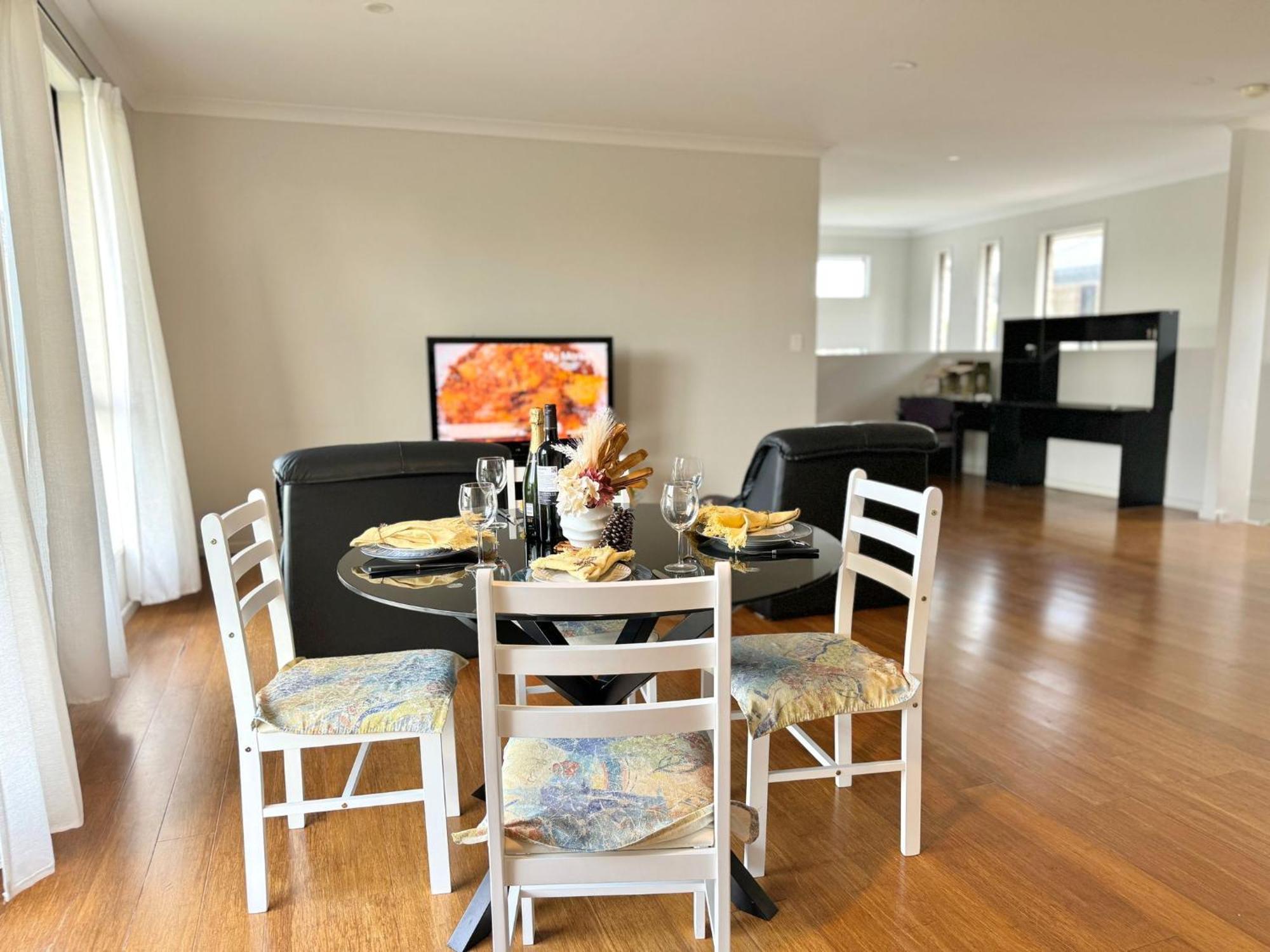 Serene Share In Coopers Plains Homestay *