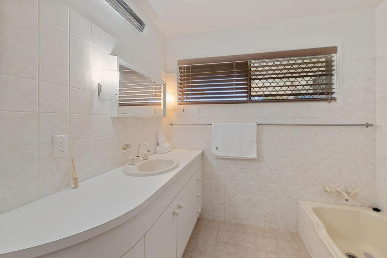 Charming 4br House W Pool And Parking Near Sunnybank Holiday home