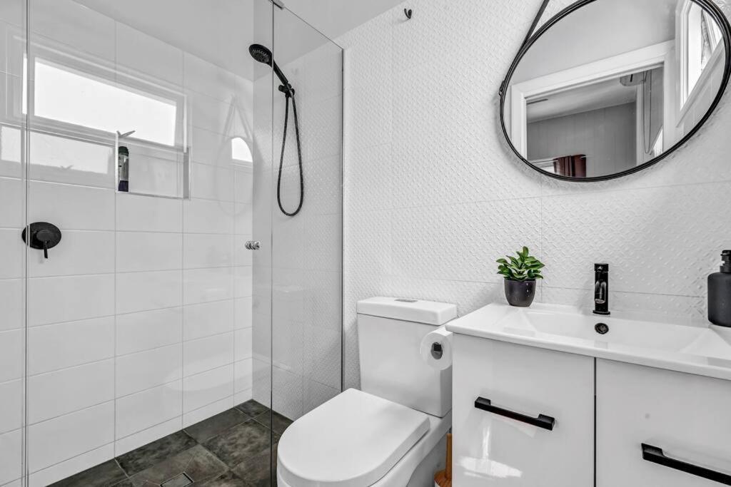 Gabba 2 Separate Homes 1 Block 6 Bdrms Holiday home *