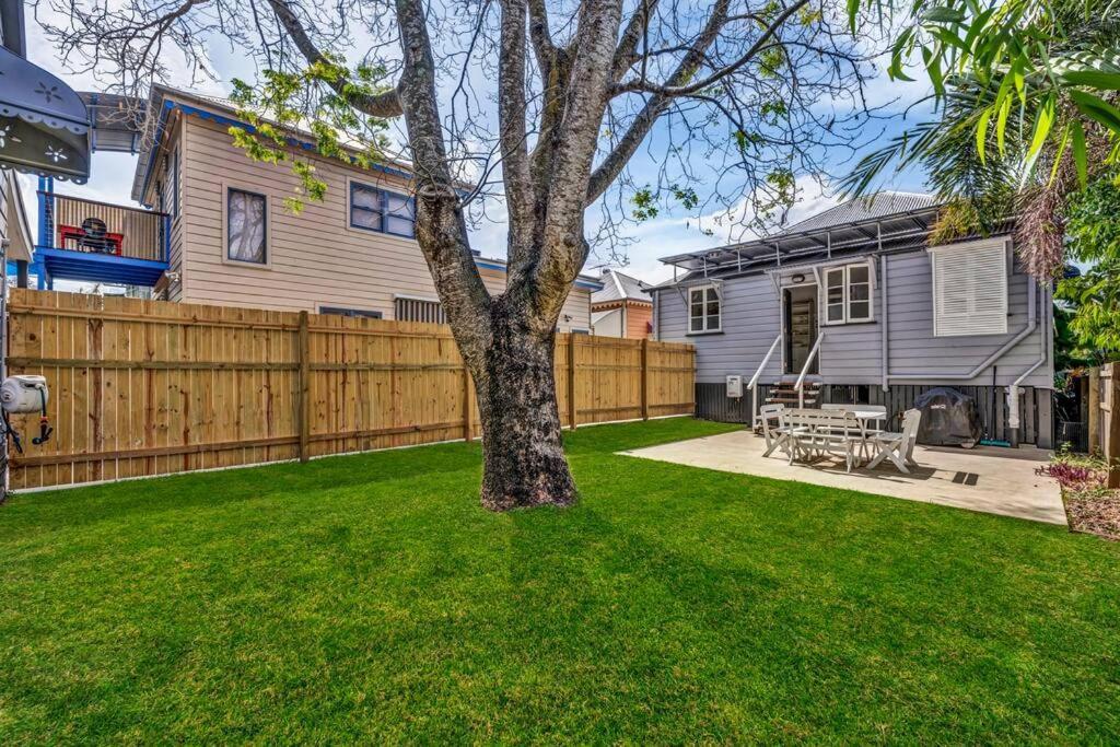 Holiday home Gabba 2 Separate Homes 1 Block 6 Bdrms *