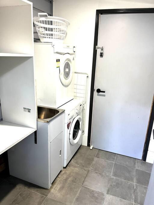 Gabba 2 Separate Homes 1 Block 6 Bdrms * Brisbane