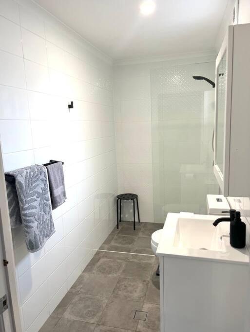 Gabba 2 Separate Homes 1 Block 6 Bdrms Holiday home