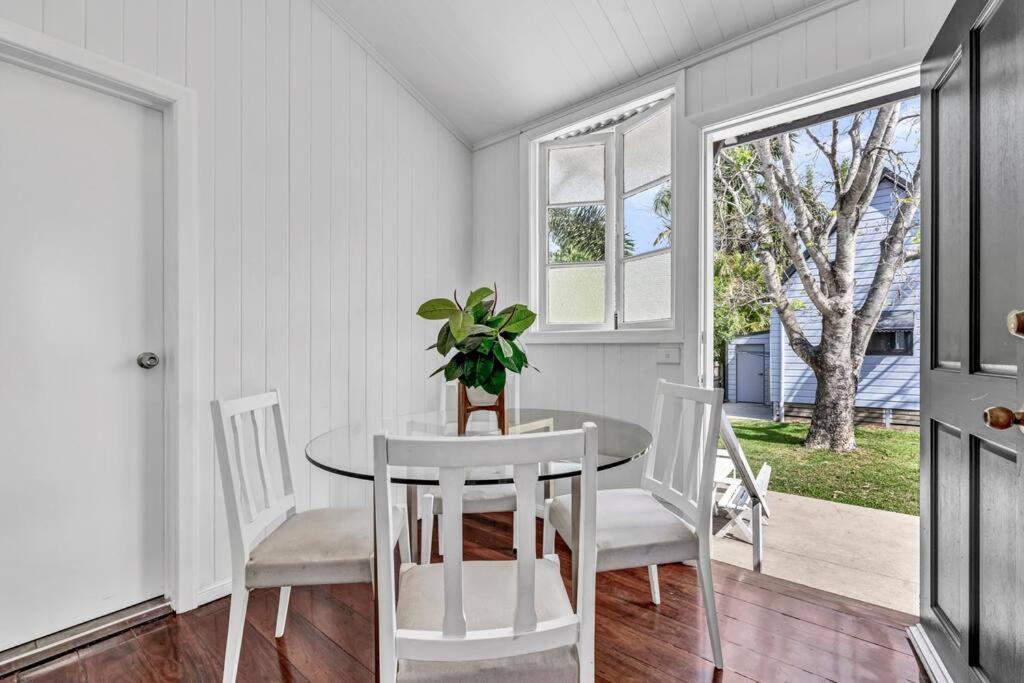 Holiday home Gabba 2 Separate Homes 1 Block 6 Bdrms *