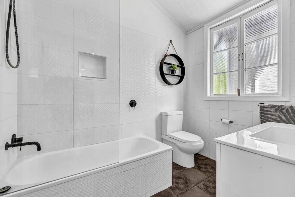 Gabba 2 Separate Homes 1 Block 6 Bdrms Holiday home Brisbane