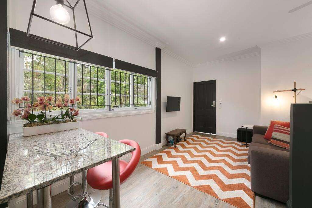 Milton Mews Red Auchenflower Pets Holiday home Brisbane