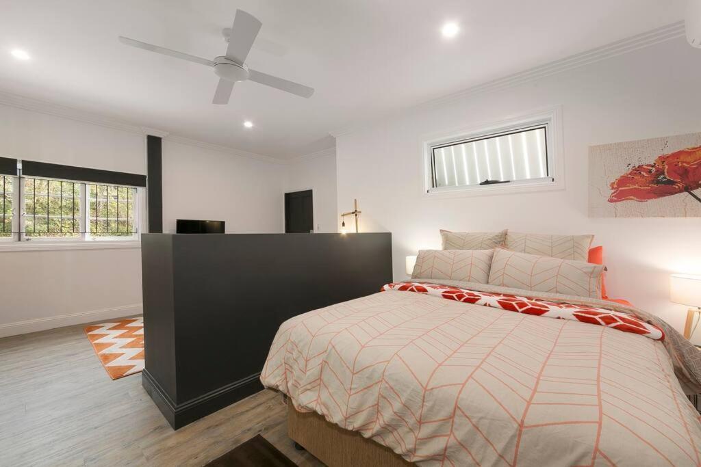 Milton Mews Red Auchenflower Pets Holiday home *