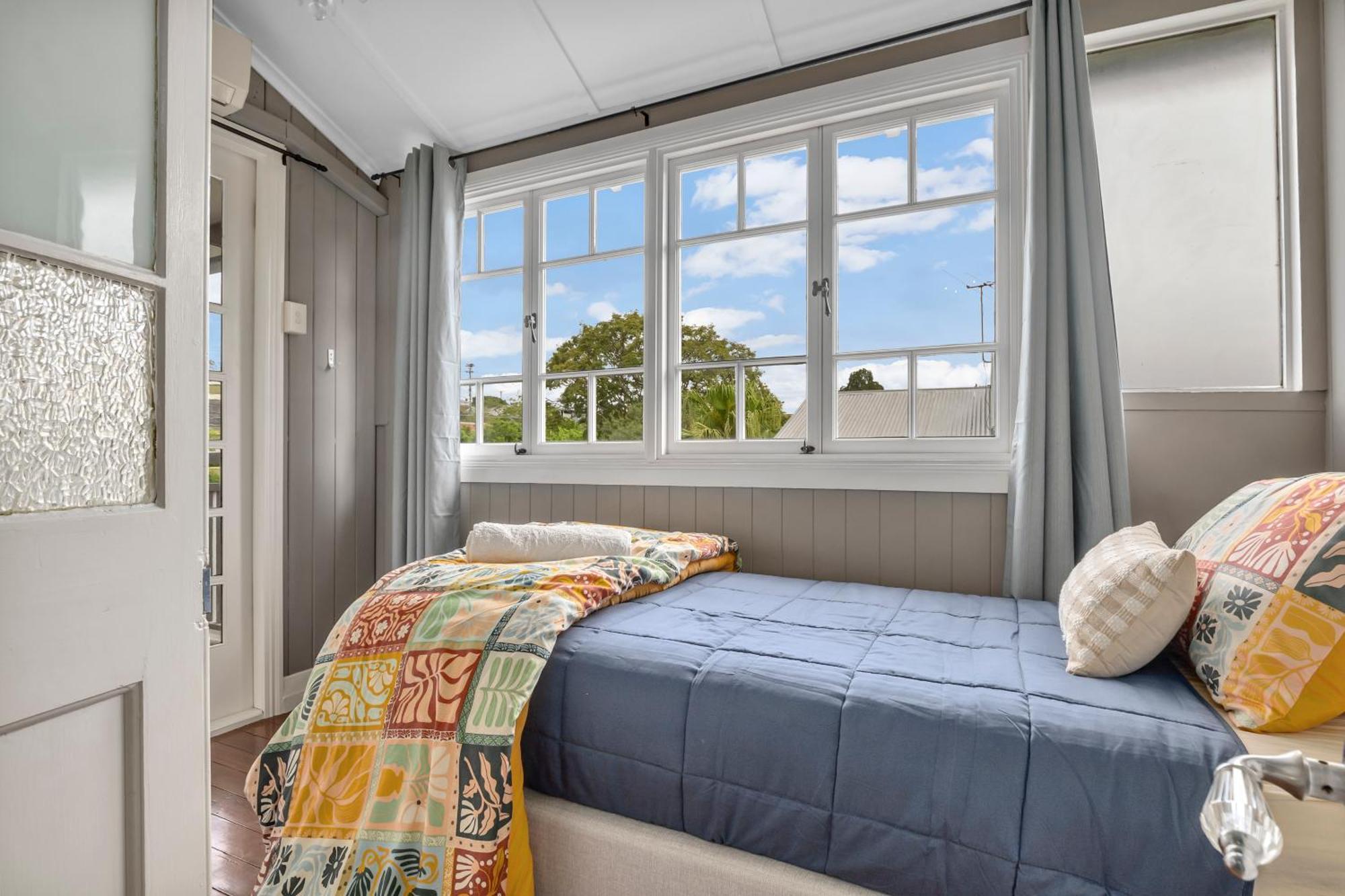 Holiday home Cedar Street Upper 3br2bath Pets Brisbane