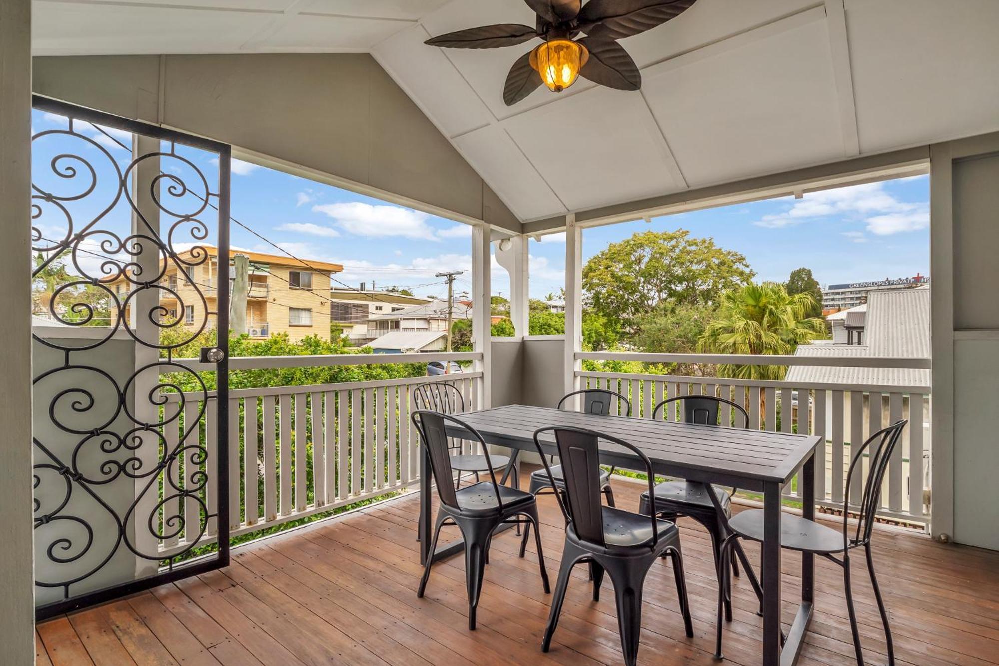 Cedar Street Upper 3br2bath Pets * Brisbane