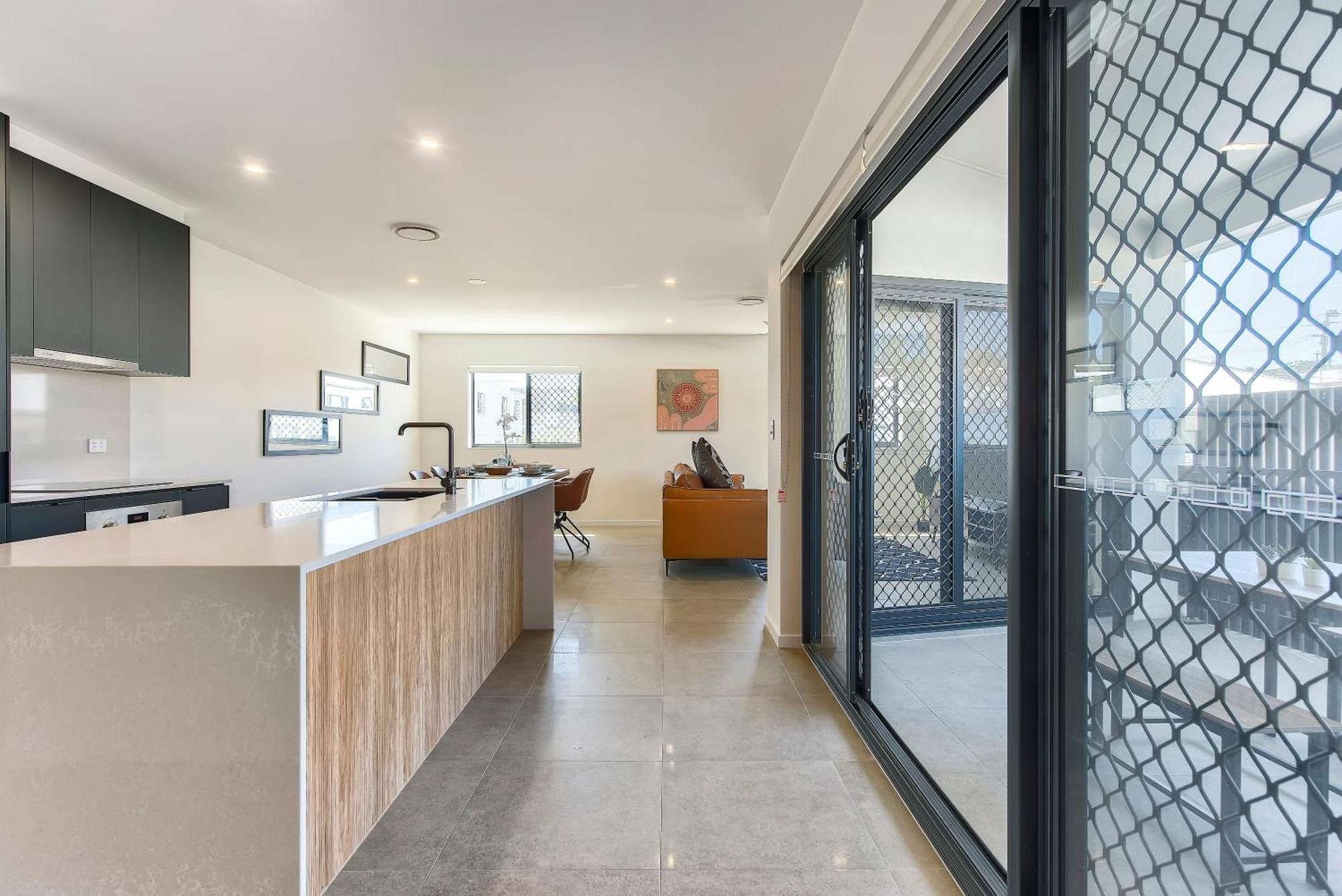 Newly Spacious Floor Good View Apartment