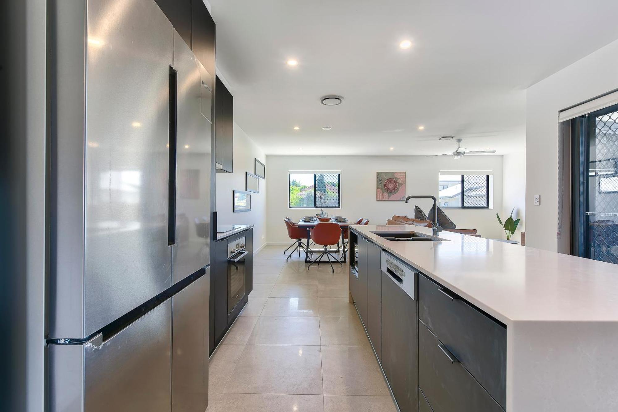 Newly Spacious Floor Good View Apartment