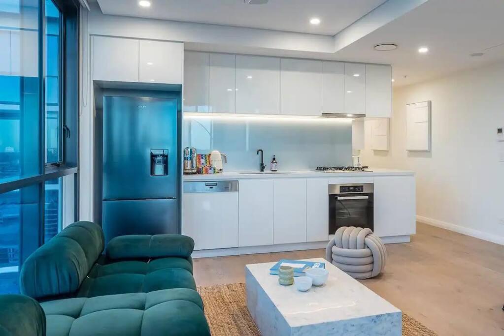 Utopia Oasis Exquisite Urban Retreat