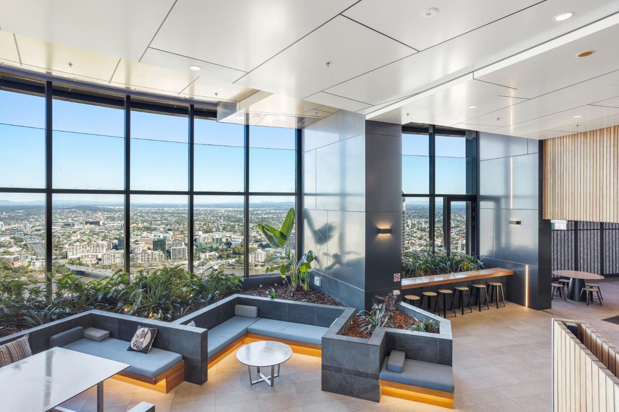 52nd Floor With Panoramic Views Of *