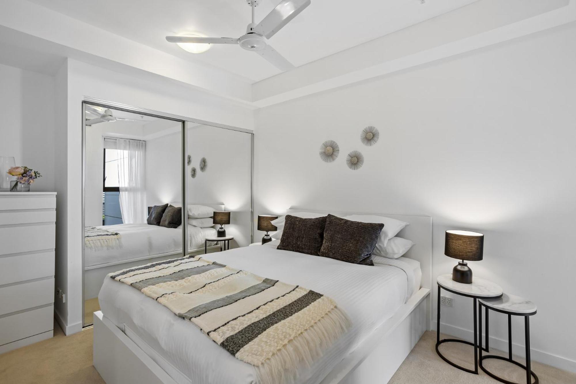 Stellar Location With Parking Pool & Gym Access *