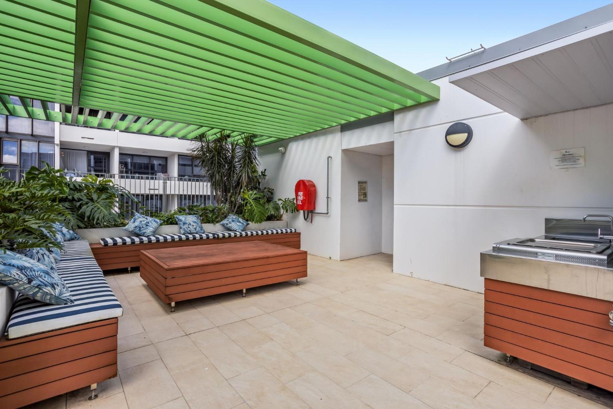 Stellar Location With Parking Pool & Gym Access Brisbane