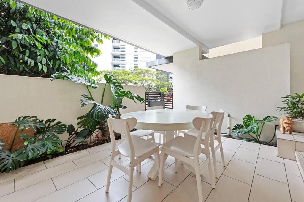 Hustle And Bustle 2bed 1bath 1car Pool Teneriffe Brisbane