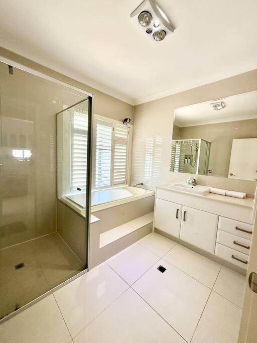 Homestay 2 Spacious With Shared Bathroom In Modern Sunnybank Brisbane