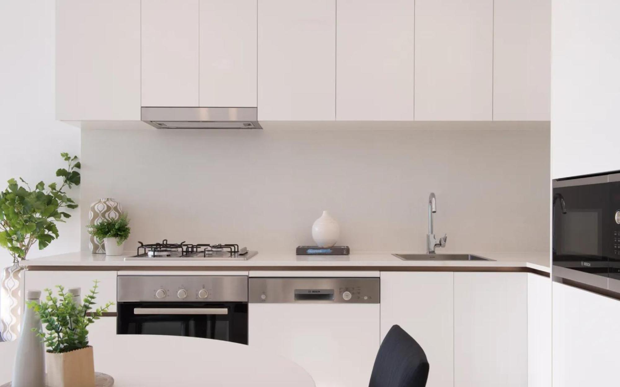 Modern 5-guest Pool Retreat For Family & Business Apartment *