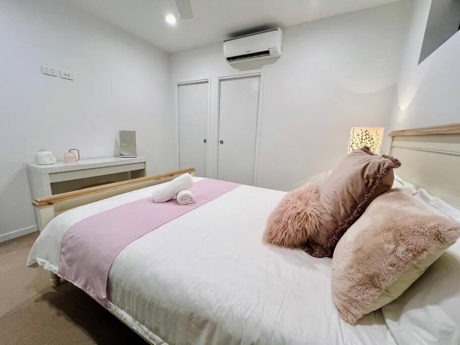Apartment Modern Comfort Near Westfield *