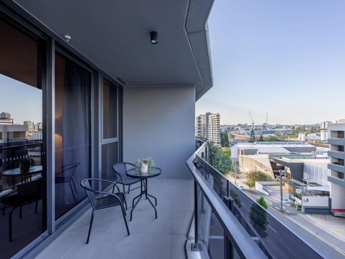 Cbd 3b2b Near Everything With Parking And Balcony * Brisbane