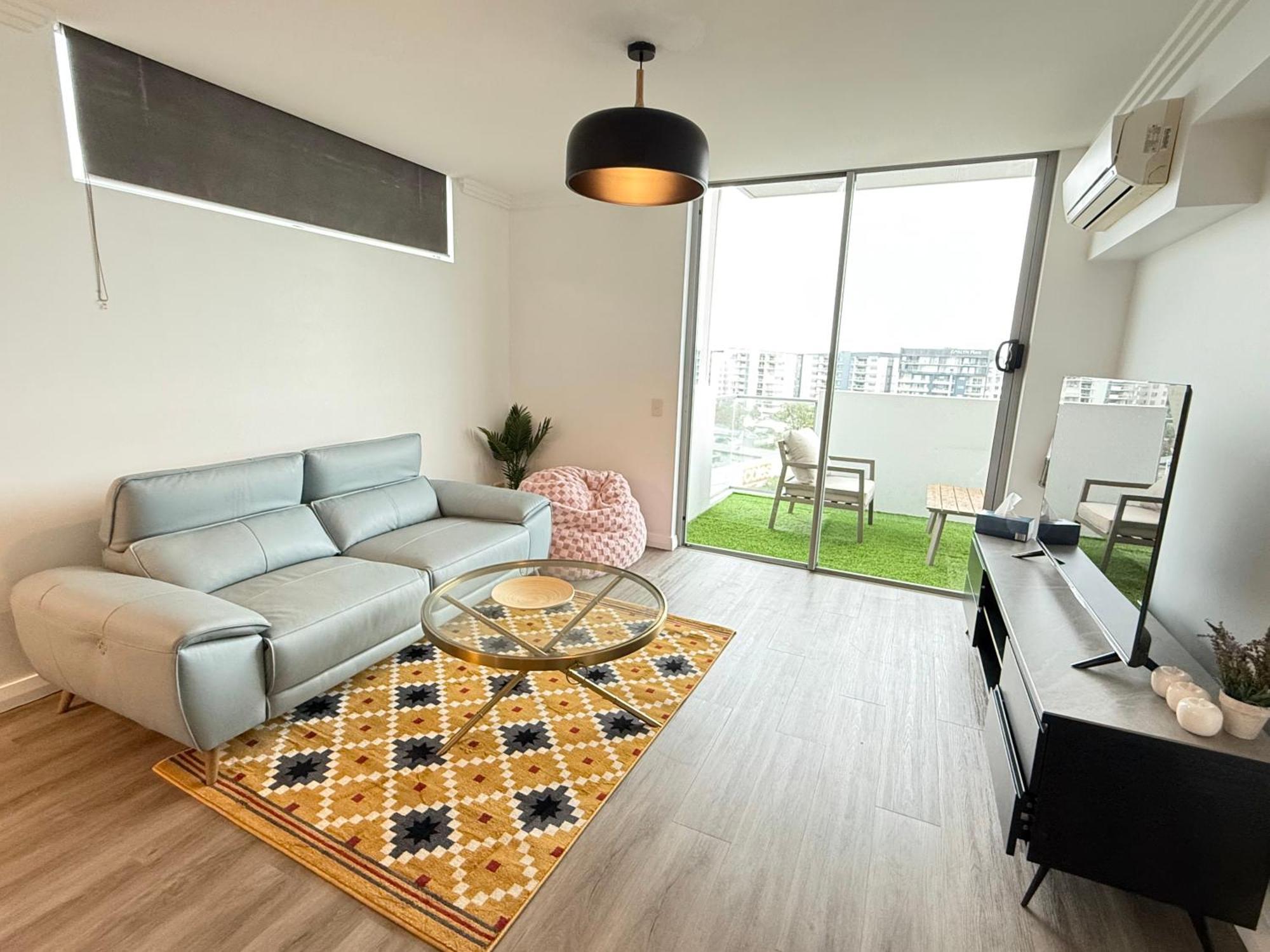 Spacious Newly Renovated 3-bedroom Opposite Westfield Chermside Apartment *