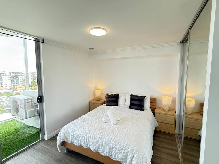 Apartment Spacious Newly Renovated 3-bedroom Opposite Westfield Chermside *