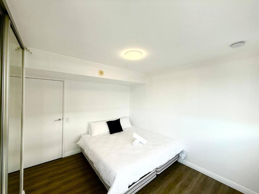Spacious Newly Renovated 3-bedroom Opposite Westfield Chermside Brisbane