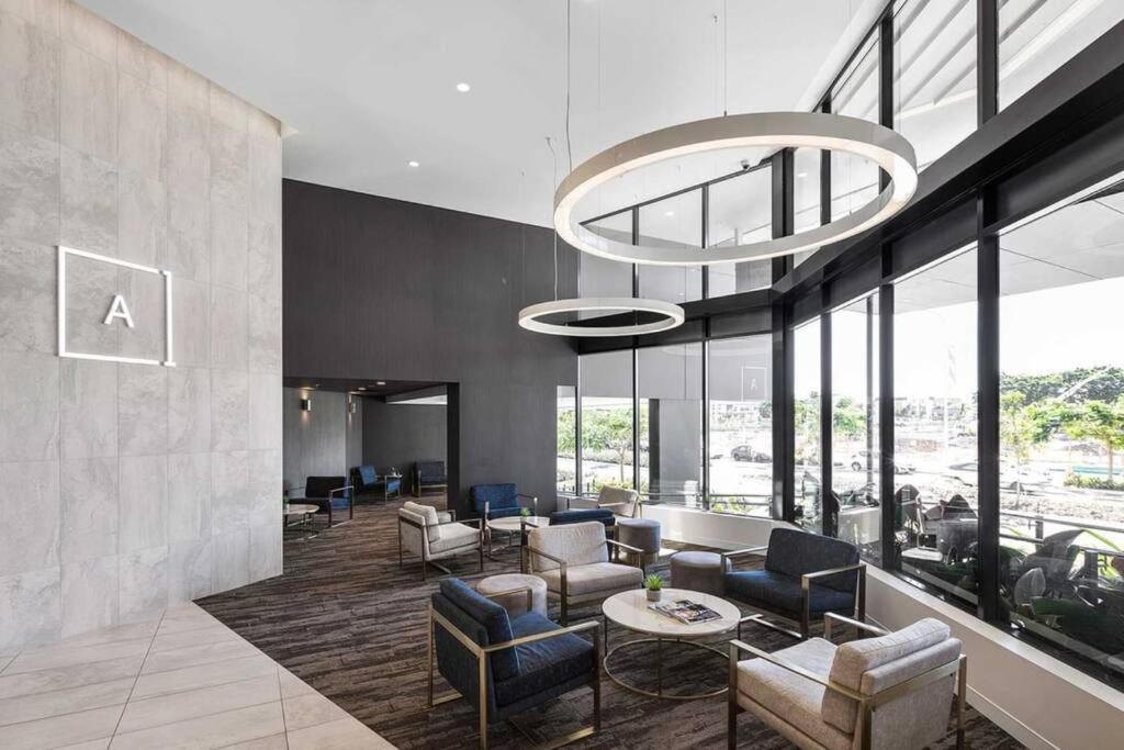 Hamilton Riverside Luxury W Carpark *