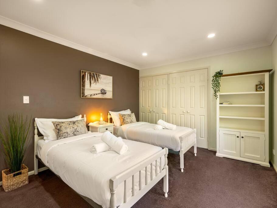 Arcadia 5br Golfside Parkview Mansion-tranquil, Huge Deck * Brisbane