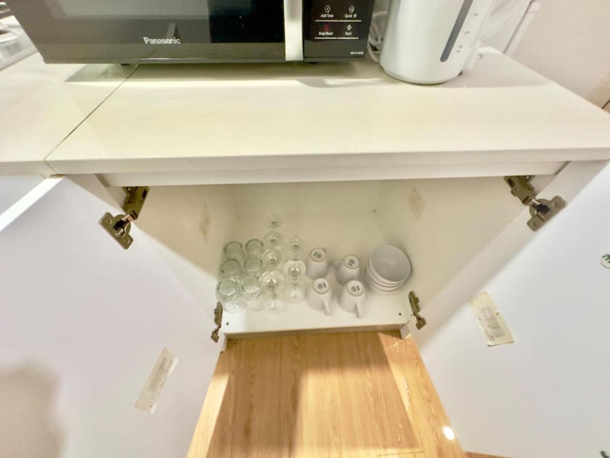 Apartment Prime 1br Near Transport And Retail *