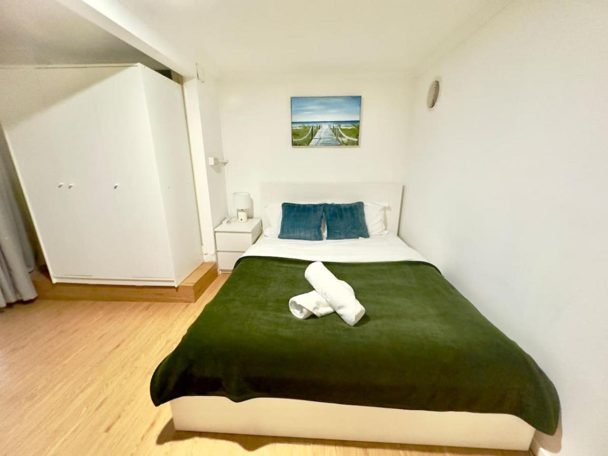Prime 1br Near Transport And Retail Apartment *