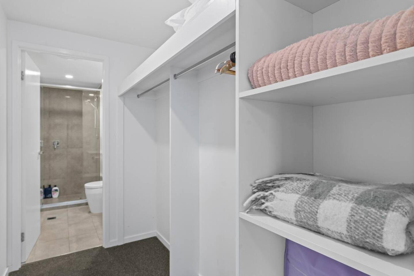 2br In Prime Location Apartment *