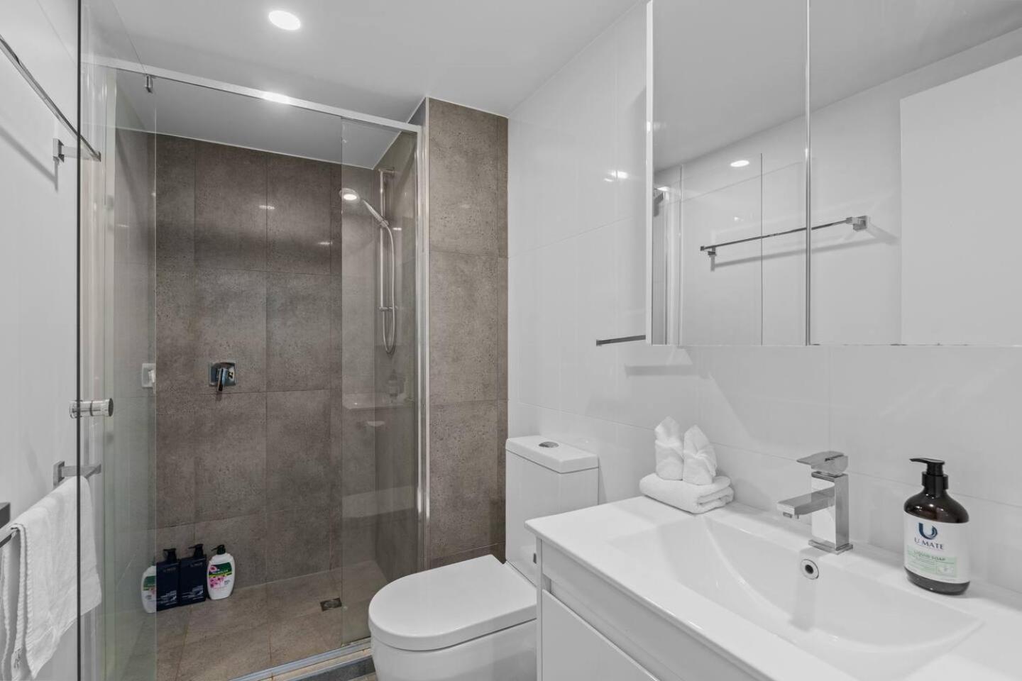 2br In Prime Location Apartment *