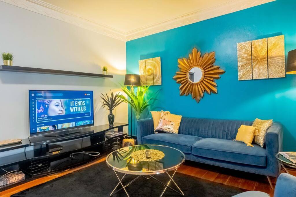 Art Deco Retreat, Shops & Cafes, Public Street Parking *
