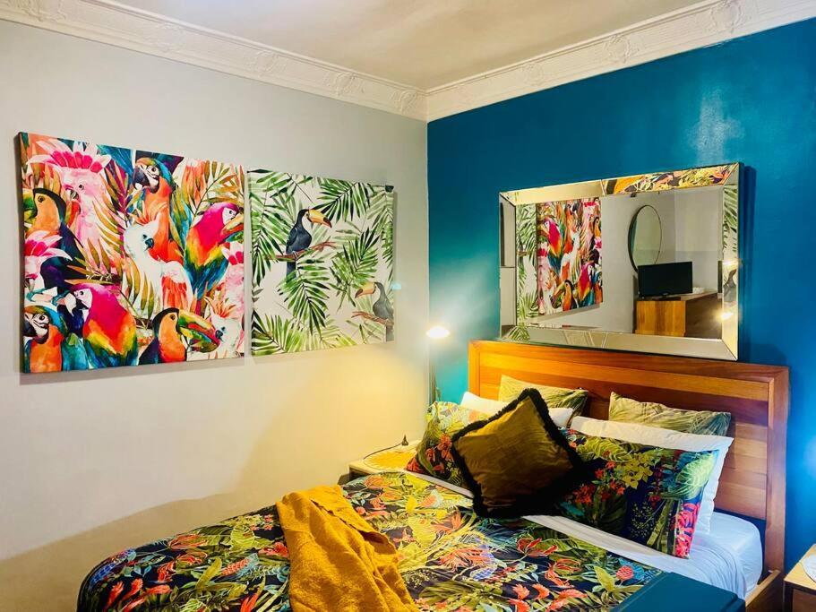 Apartment Art Deco Retreat, Shops & Cafes, Public Street Parking Brisbane